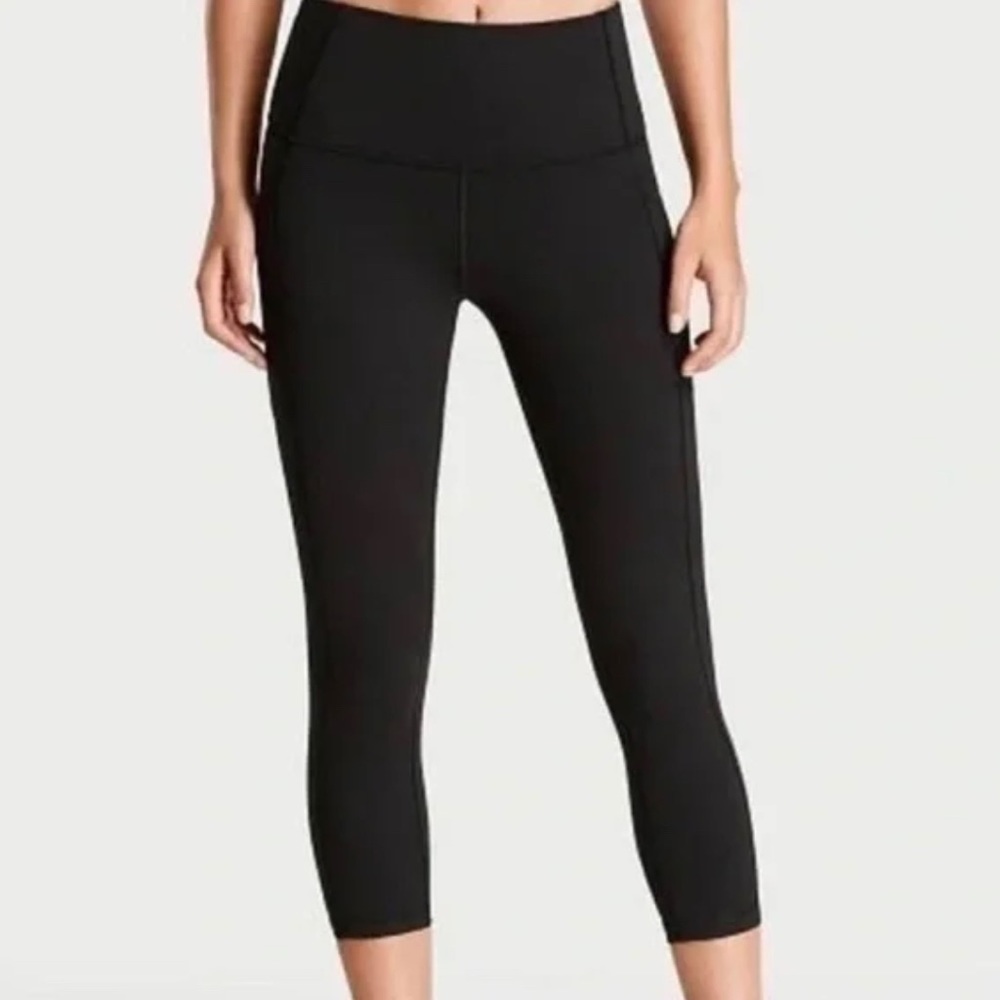 Victoria Sport Capri Leggings